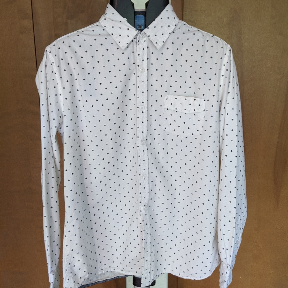 Broken Threads Button up Fleur De Lis Shirt Large